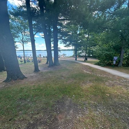 Long Lake Retreat- Hot Tub, Pool Table, Firepit Traverse City Esterno foto