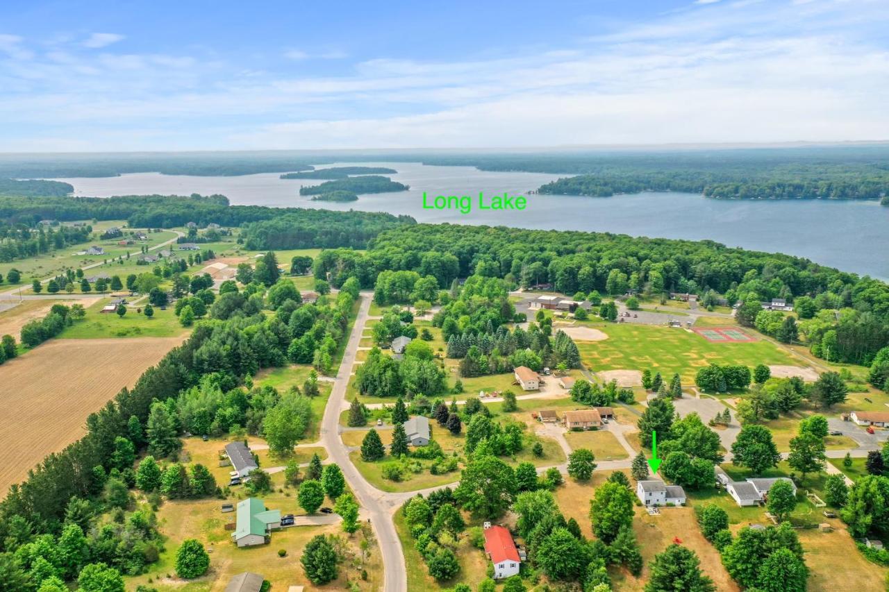 Long Lake Retreat- Hot Tub, Pool Table, Firepit Traverse City Esterno foto