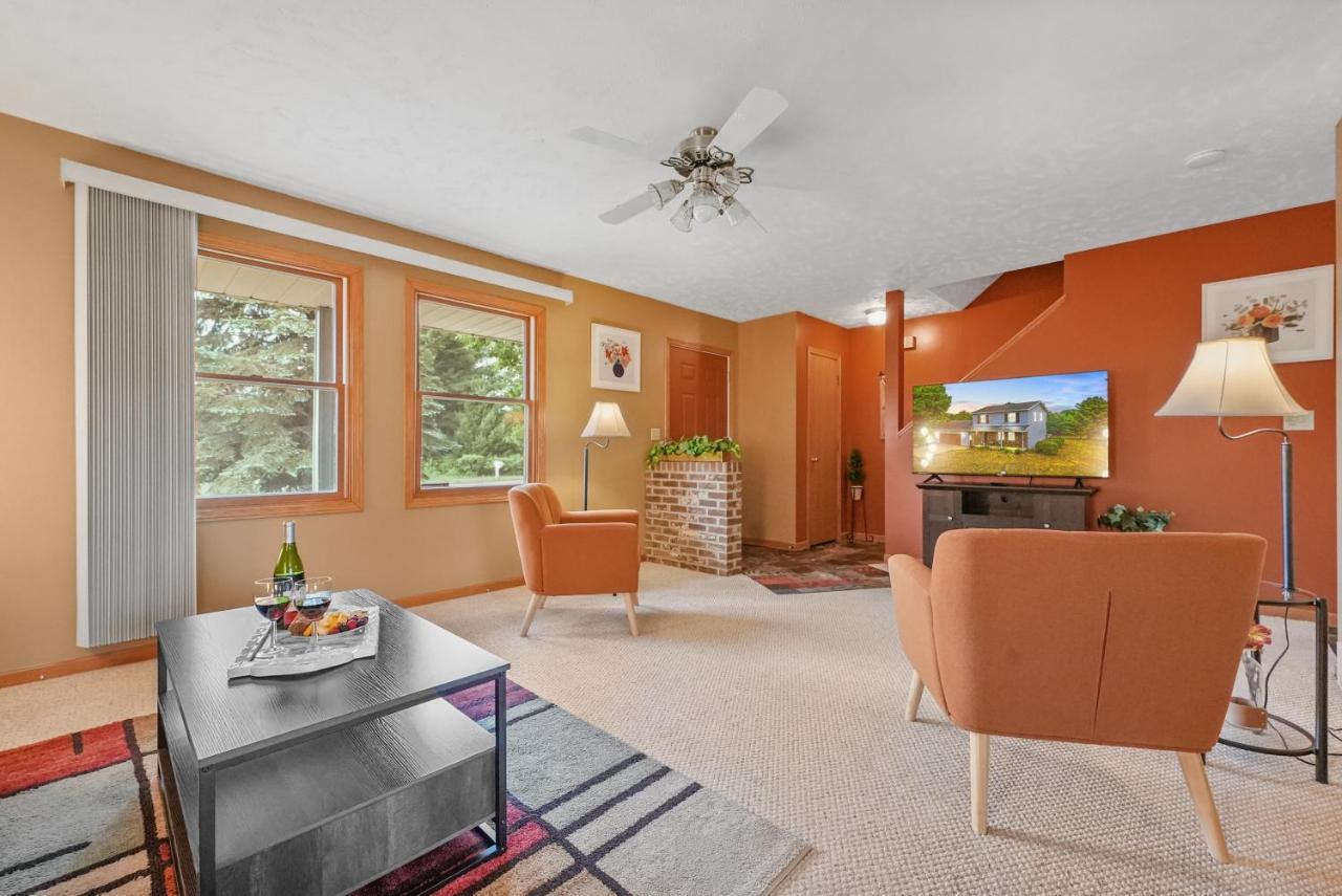 Long Lake Retreat- Hot Tub, Pool Table, Firepit Traverse City Esterno foto