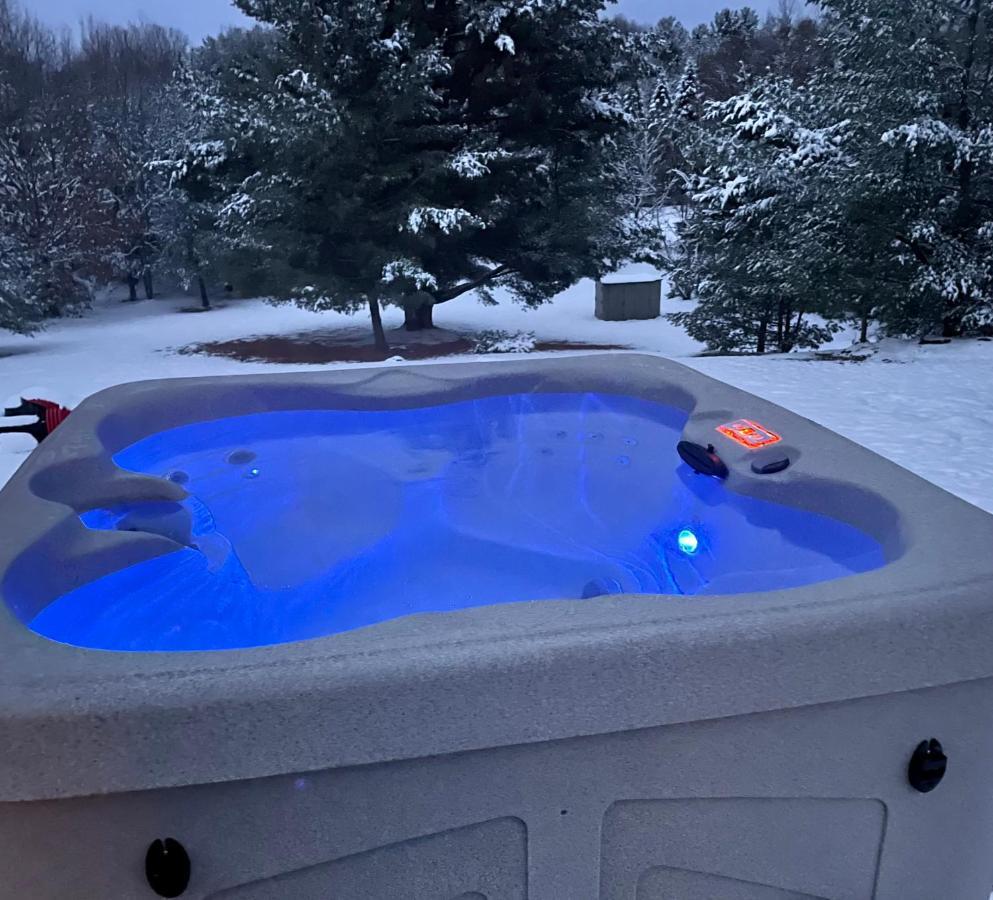 Long Lake Retreat- Hot Tub, Pool Table, Firepit Traverse City Esterno foto