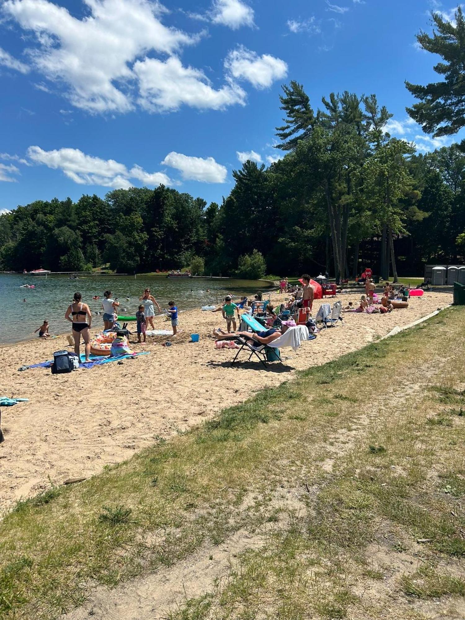 Long Lake Retreat- Hot Tub, Pool Table, Firepit Traverse City Esterno foto