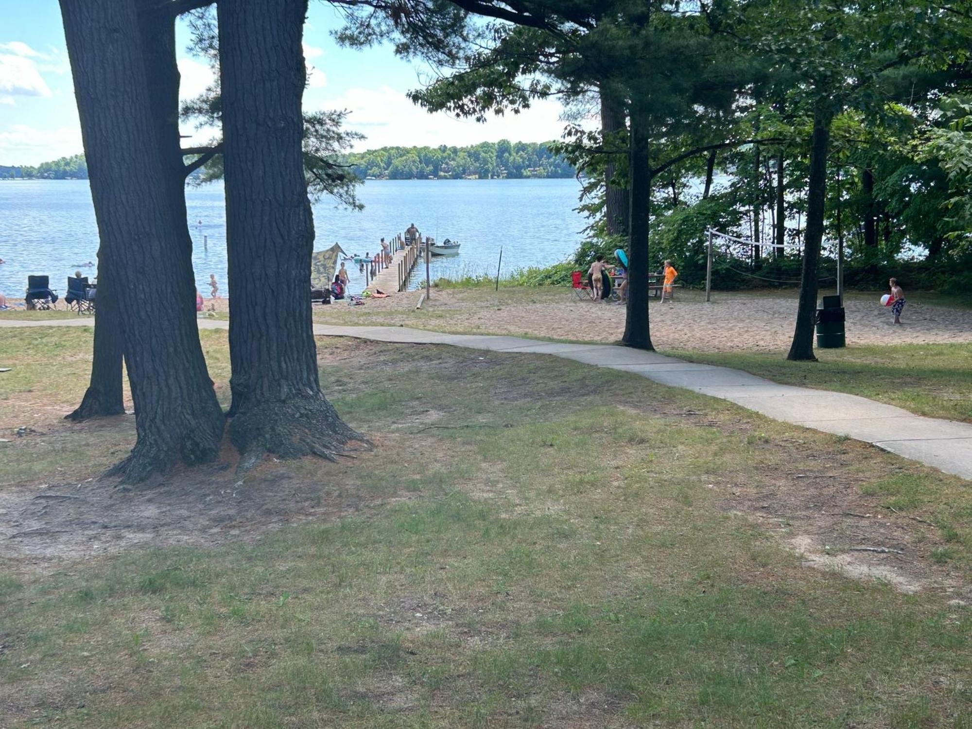 Long Lake Retreat- Hot Tub, Pool Table, Firepit Traverse City Esterno foto